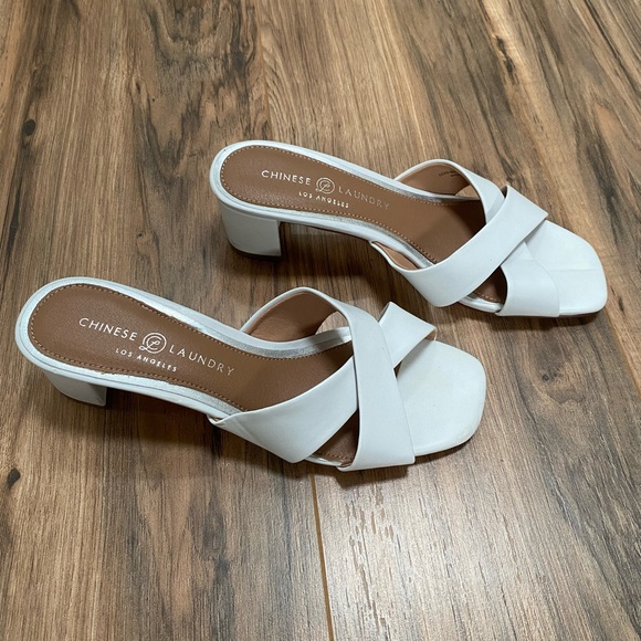 Chinese Laundry Never Before Worn White Low Heel Crossed Straps Sandals - Picture 2 of 3